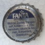 Kronkorken Fanta Schweiz 1980 1980er silber Fanta Abfüller: Calanda Bräu Chur Wasser, Zucker Orangensaft Kohlensäure Zitronensäure natürliche Aromen Antioxidans Stabilisator Mit Genehmigung The Coca-Cola Company